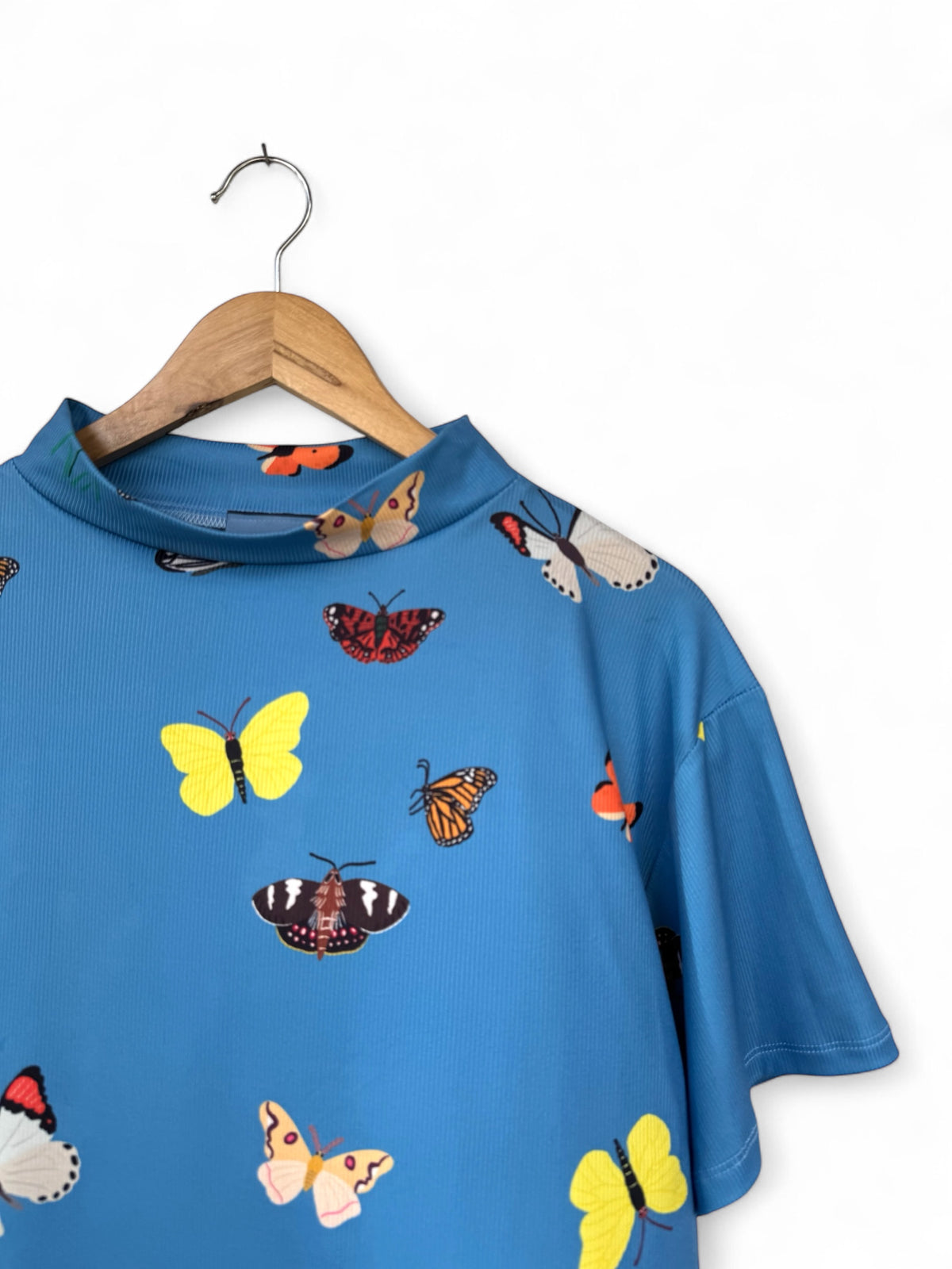 POLERA TORTUGA MARIPOSAS CELESTE