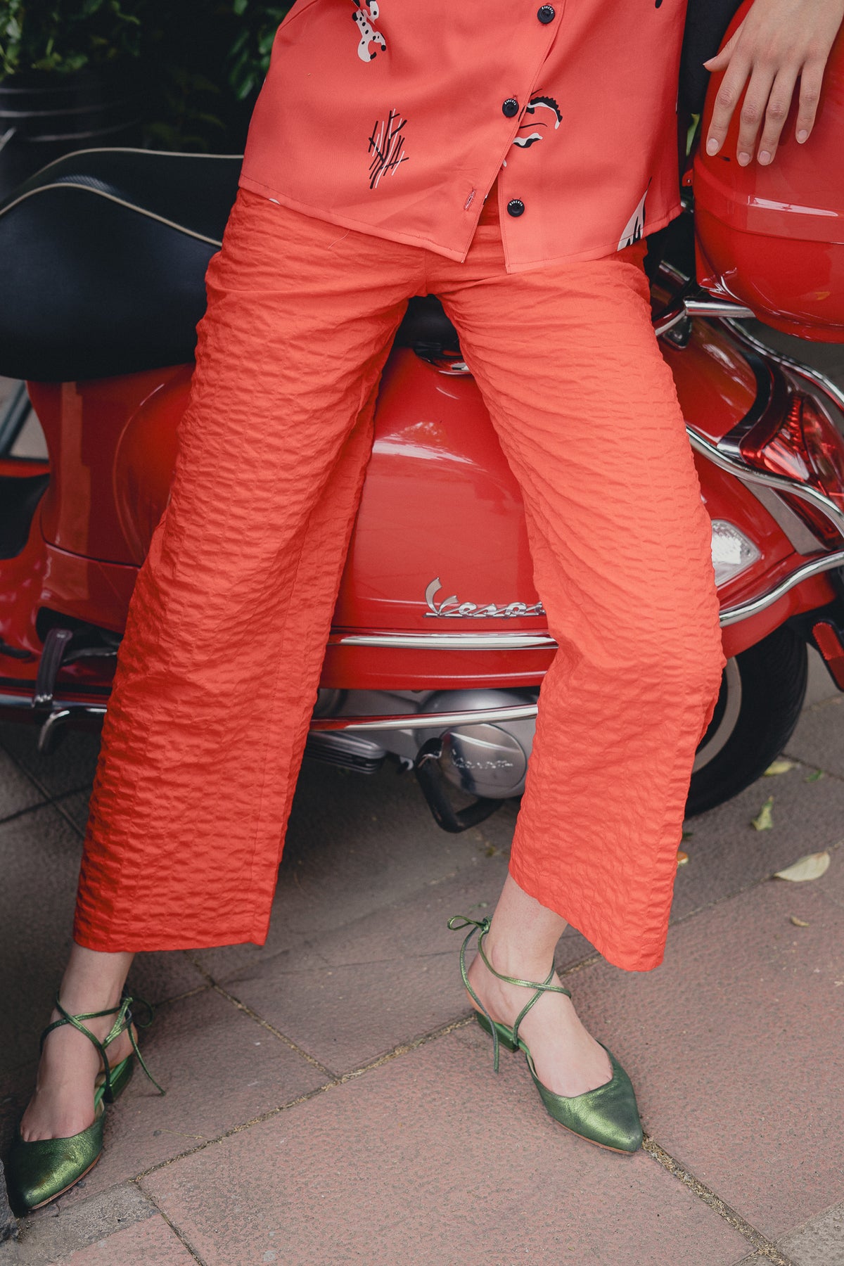 PANTALON TUBO TEXTURA ROJO